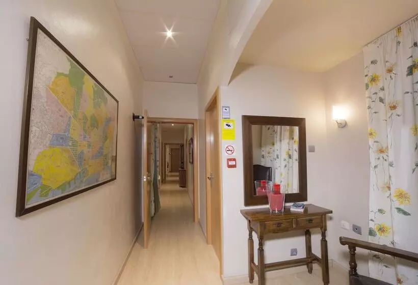 Hotelli Ciudad Condal Hostal   Paseo De Gracia