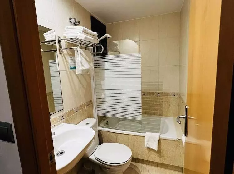 Hotelli Ciudad Condal Hostal   Paseo De Gracia