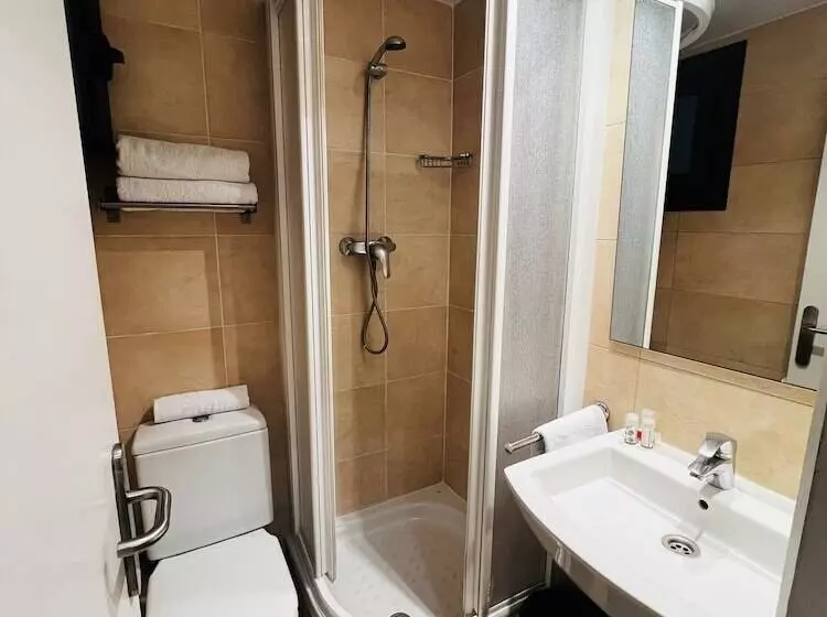 Hotelli Ciudad Condal Hostal   Paseo De Gracia