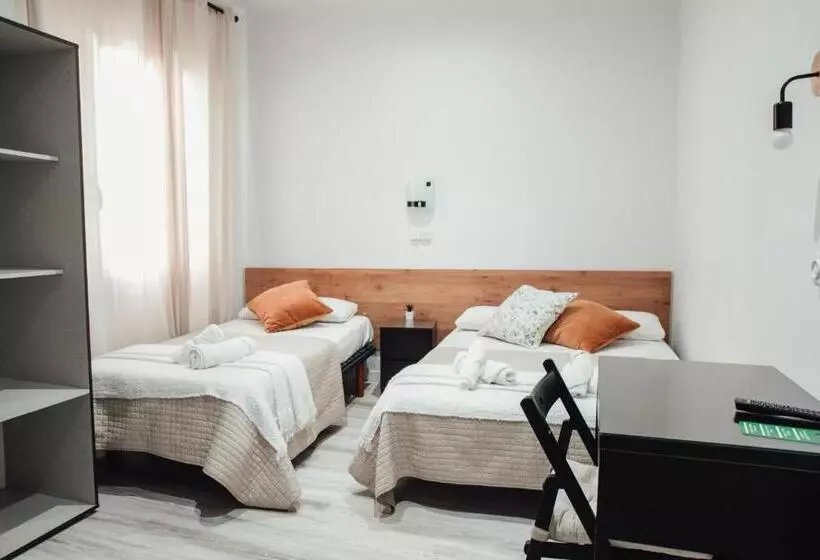 Отель Hostal Ruta De Francia