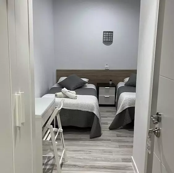 Отель Hostal Ruta De Francia