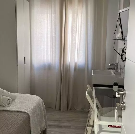 Отель Hostal Ruta De Francia