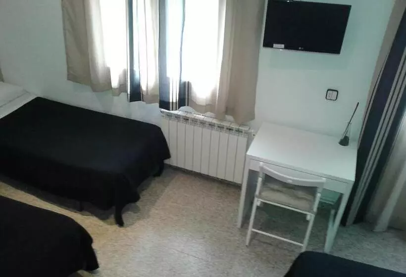 Отель Hostal Ruta De Francia