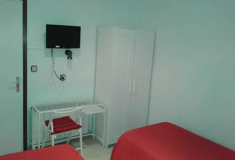 هتل Hostal Ruta De Francia