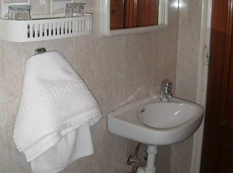 Gay Hostal Puerta Del Sol Madrid