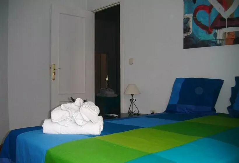 Gay Hostal Puerta Del Sol Madrid