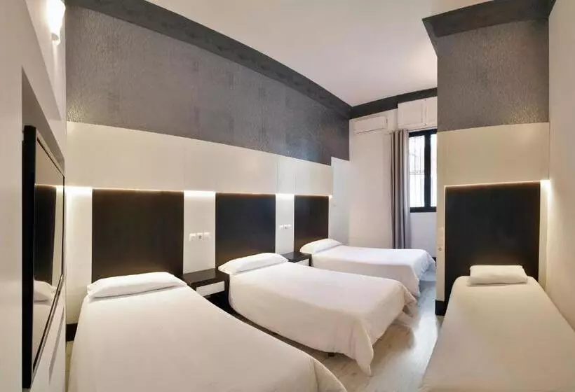 مسافرخانه Alhambra Suites