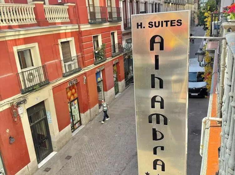 مسافرخانه Alhambra Suites