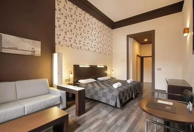مسافرخانه Alhambra Suites
