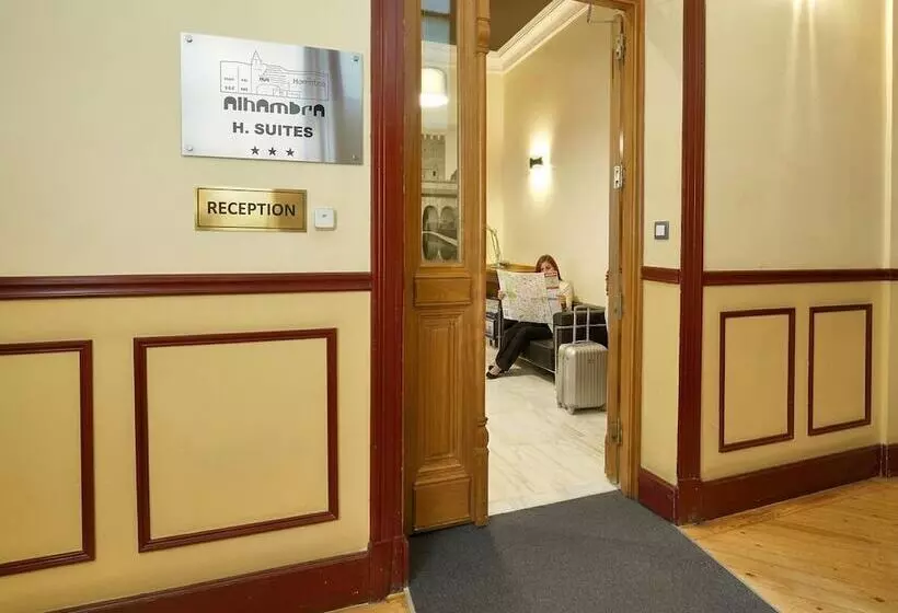 مسافرخانه Alhambra Suites