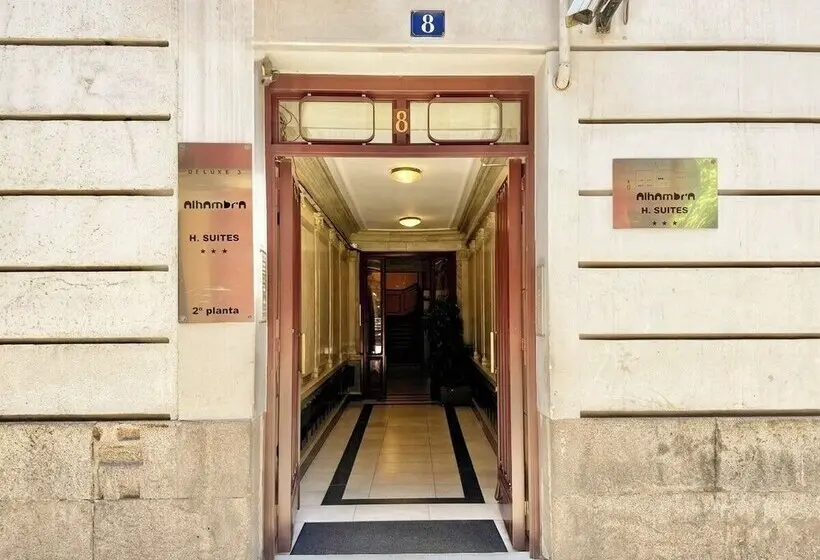 مسافرخانه Alhambra Suites