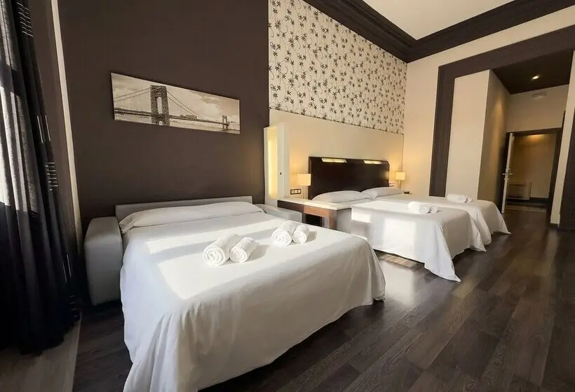 مسافرخانه Alhambra Suites