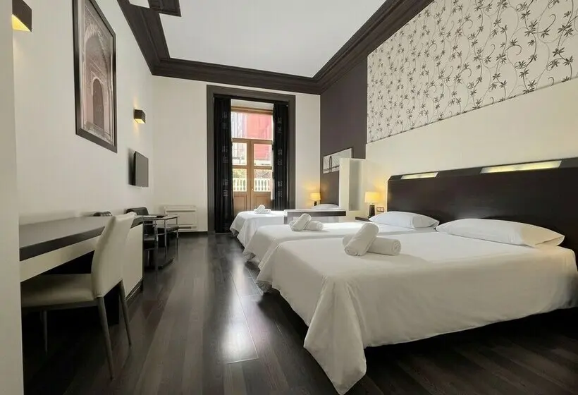 مسافرخانه Alhambra Suites