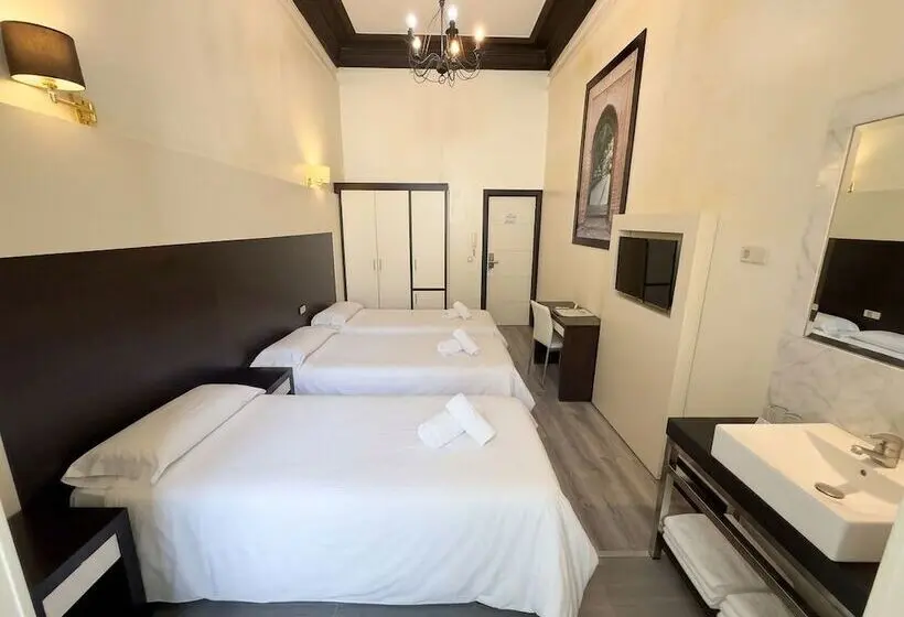 مسافرخانه Alhambra Suites