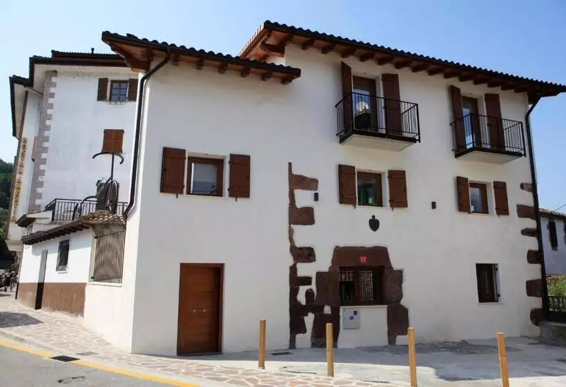 ホテル Hostal Ameztia