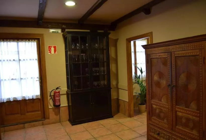 ホテル Hostal Ameztia