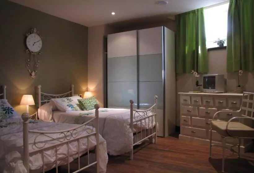 فندق Hostal Beti Jai