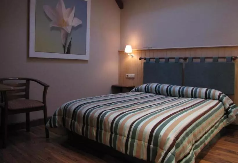 فندق Hostal Beti Jai