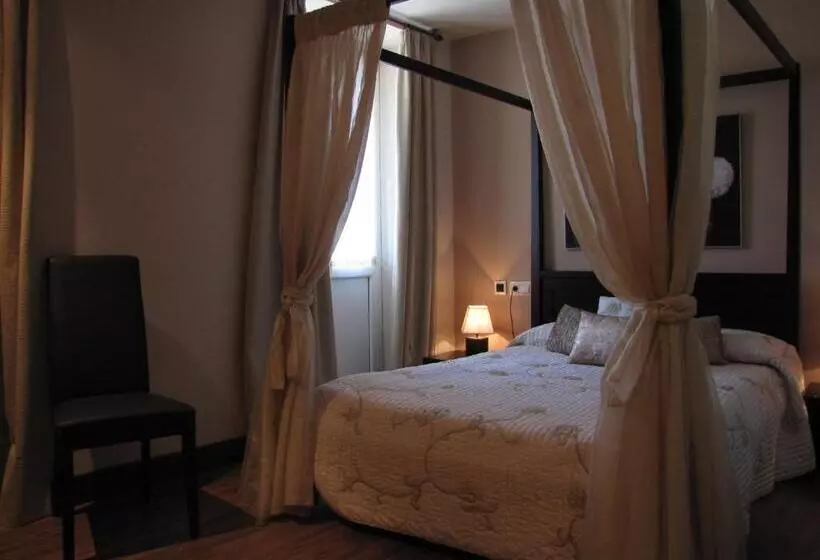 فندق Hostal Beti Jai