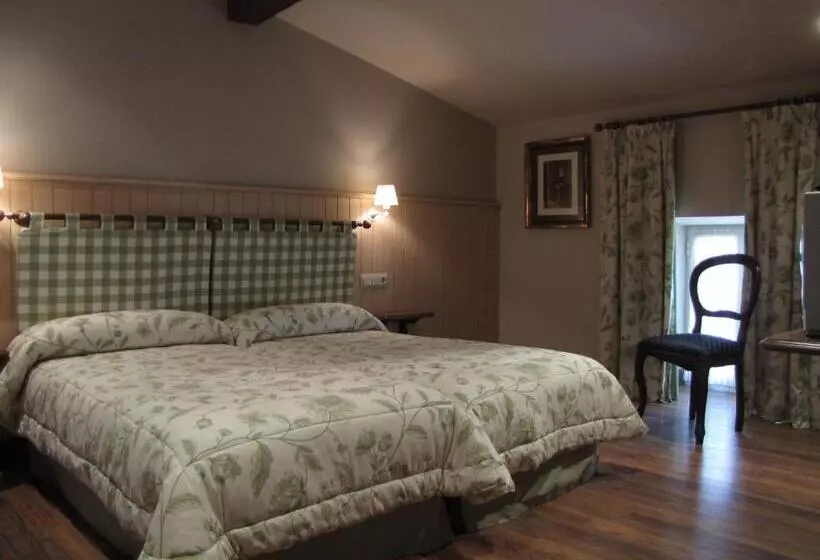 فندق Hostal Beti Jai