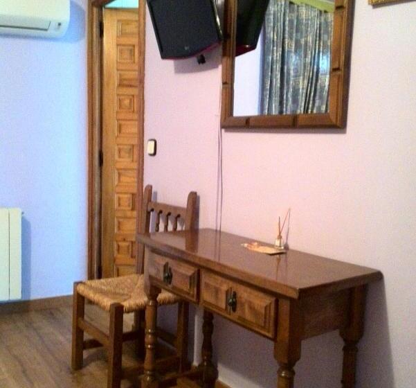 هتل Hostal Chinchon