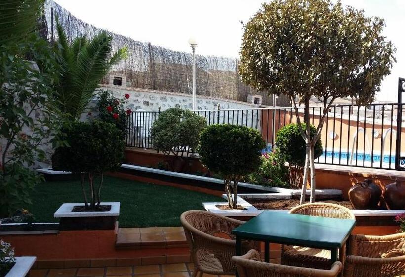 هتل Hostal Chinchon