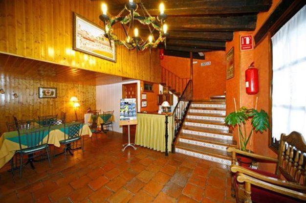 هتل Hostal Chinchon