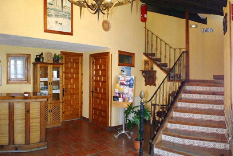 هتل Hostal Chinchon