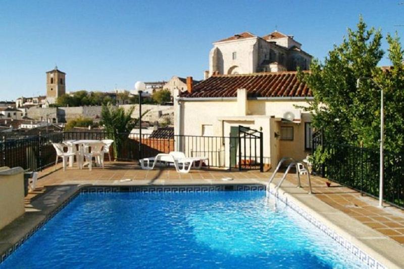 هتل Hostal Chinchon