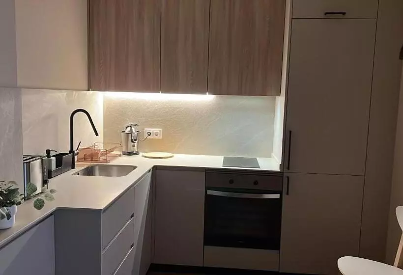 فندق Hostal Crisami