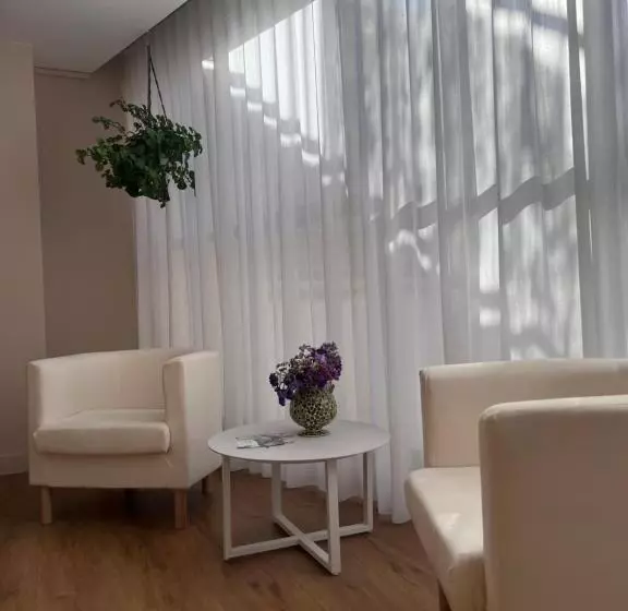 فندق Hostal Crisami