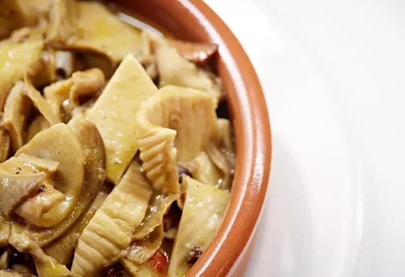 فندق Hostal Crisami