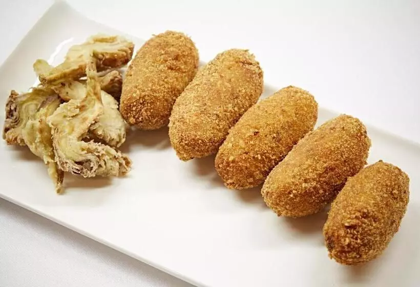 فندق Hostal Crisami