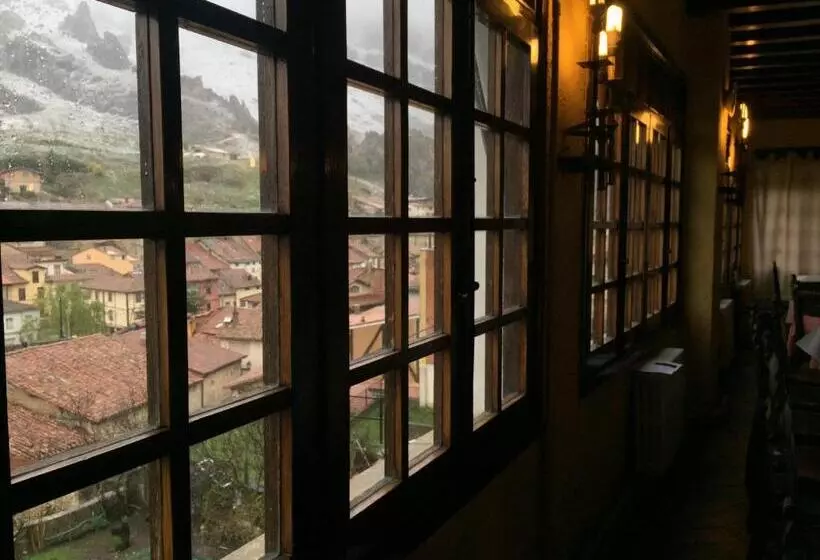 فندق Hostal Pancorbo