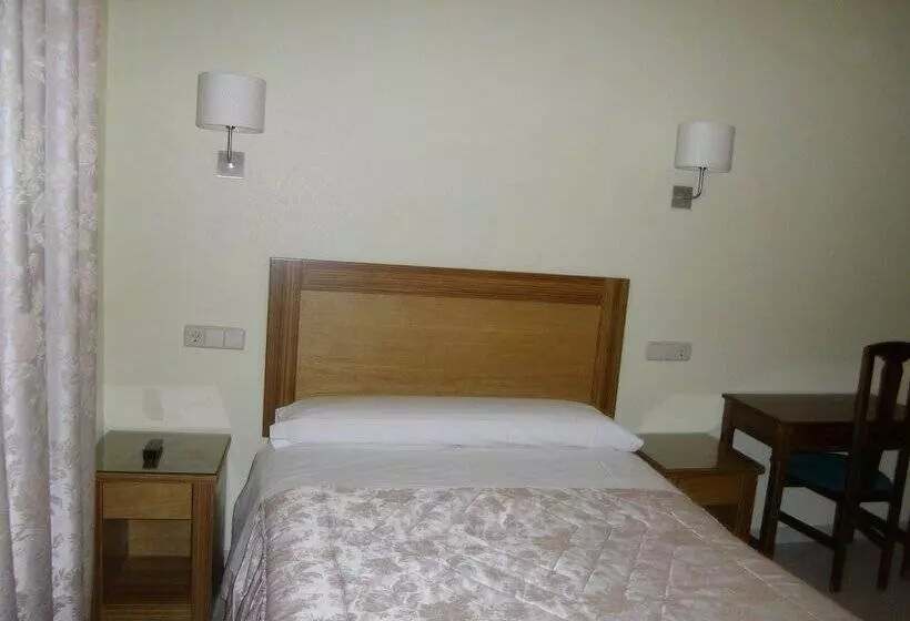 هتل Hostal Rivera   Atocha