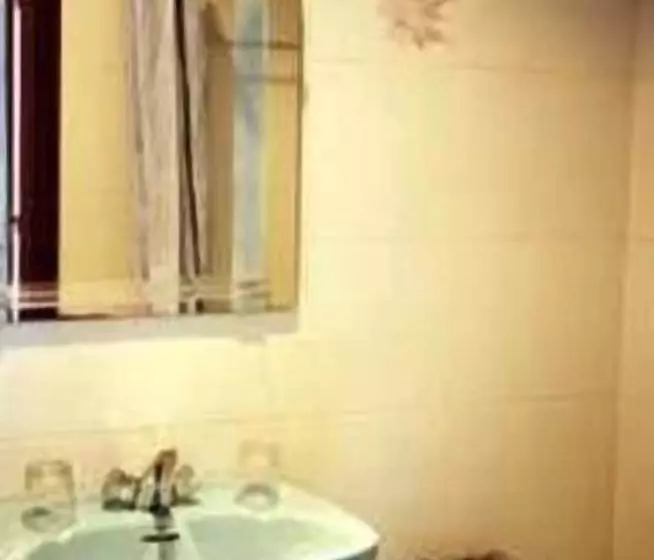 هتل Hostal Rivera   Atocha