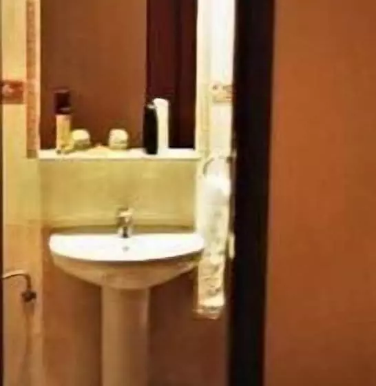 هتل Hostal Rivera   Atocha