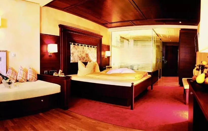 Отель Alpenrose Wellness