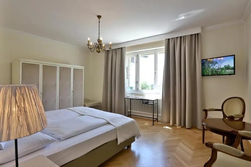 ホテル Dermuth Klagenfurt