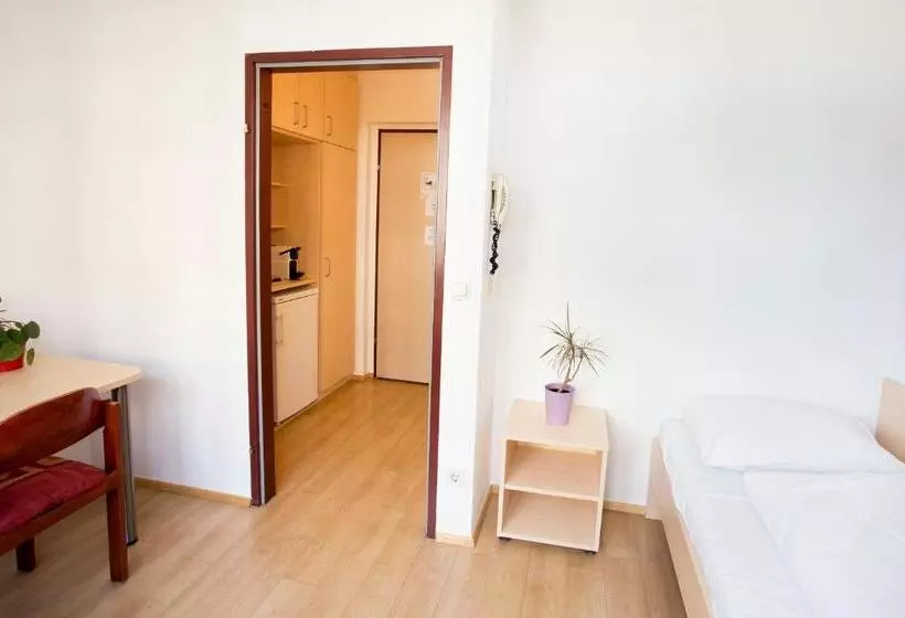 مسافرخانه Mynext Riverside Hotel Salzburg