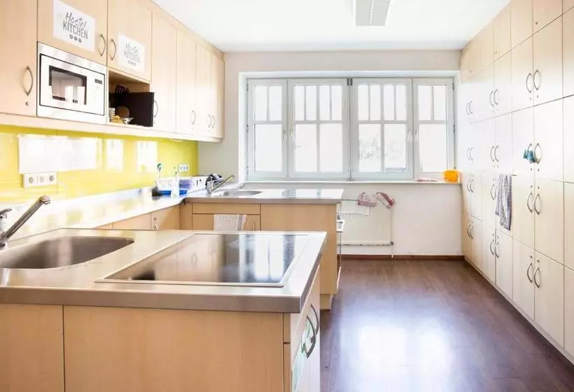 مسافرخانه Mynext Riverside Hotel Salzburg