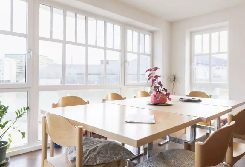 مسافرخانه Mynext Riverside Hotel Salzburg