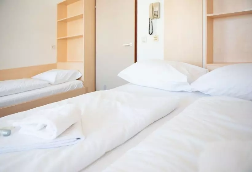 مسافرخانه Mynext Riverside Hotel Salzburg