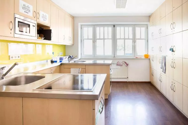 مسافرخانه Mynext Riverside Hotel Salzburg