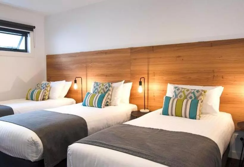 Bright Colonial Motel