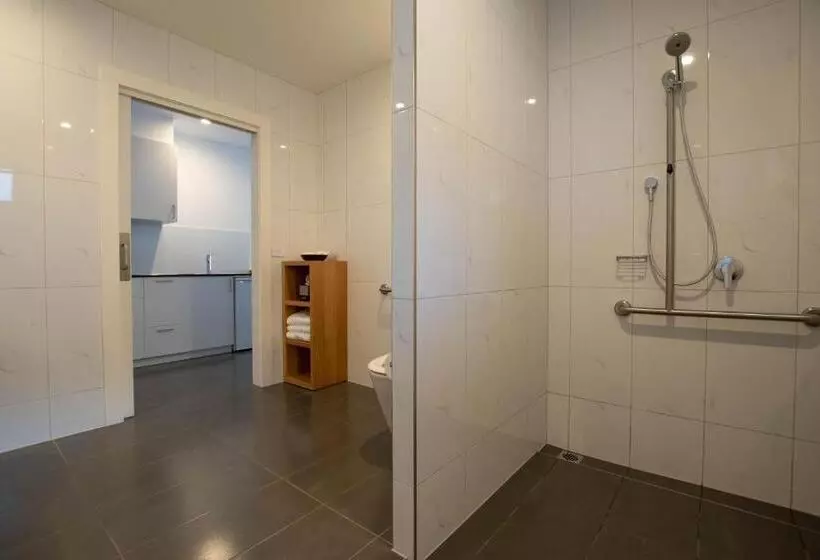 Bright Colonial Motel