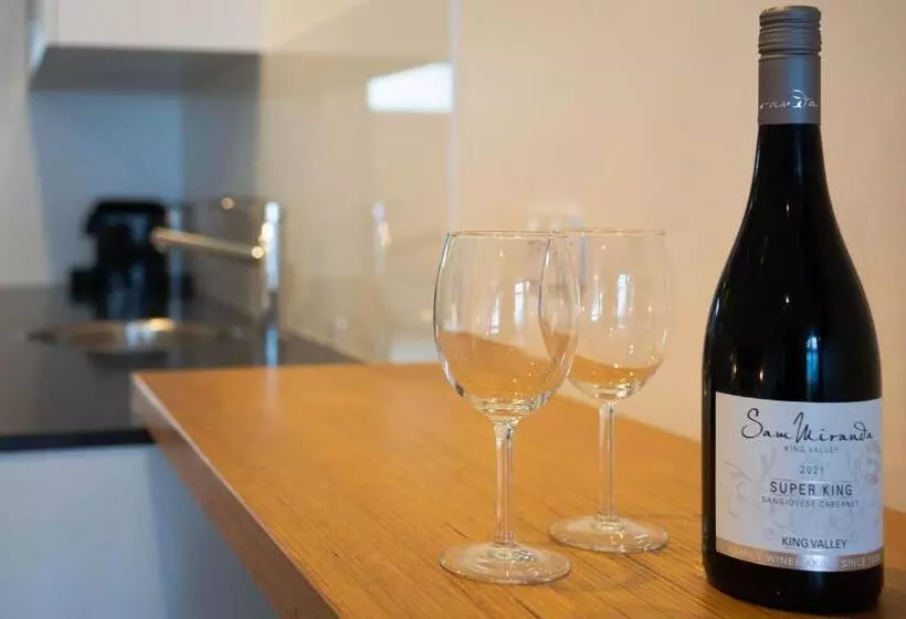 Bright Colonial Motel