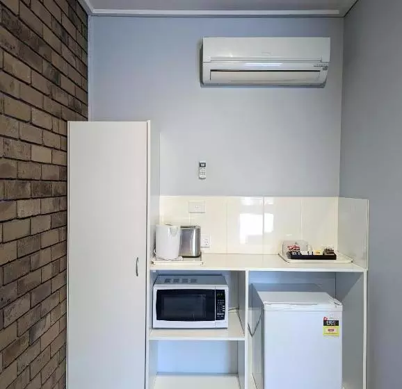 Homestead Motor Inn & Apartments