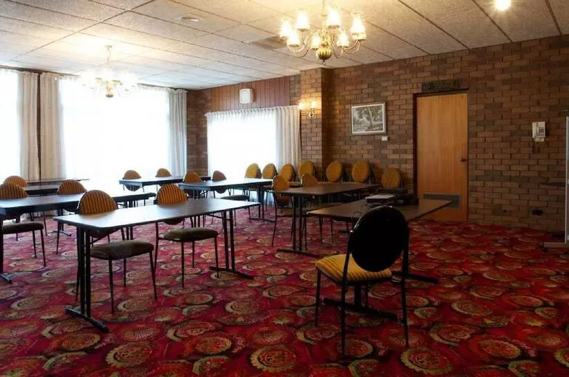 Отель Golden Grain Motor Inn