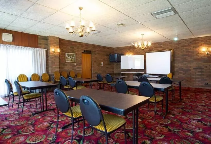 Отель Golden Grain Motor Inn